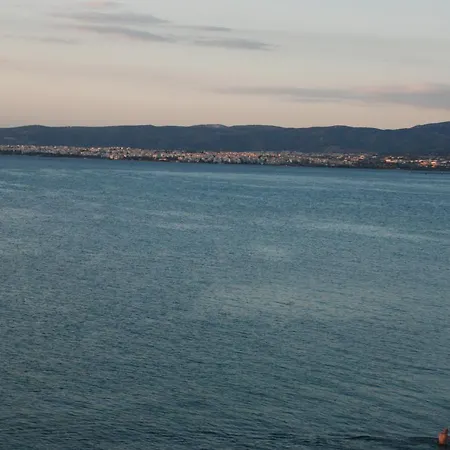 Endless Blue, In The Wave アパート Peraía